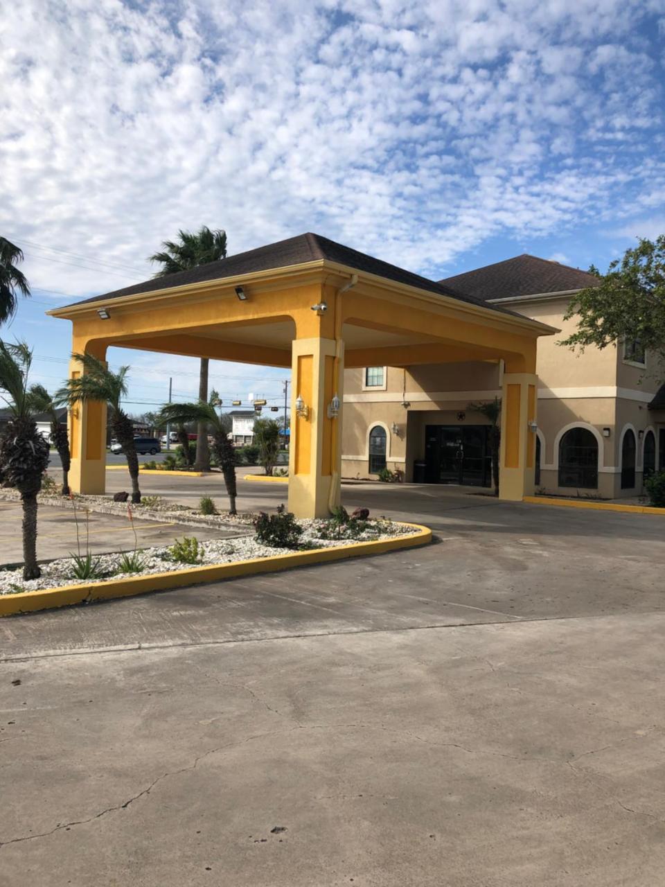Los Fresnos Inn And Suites Exterior photo