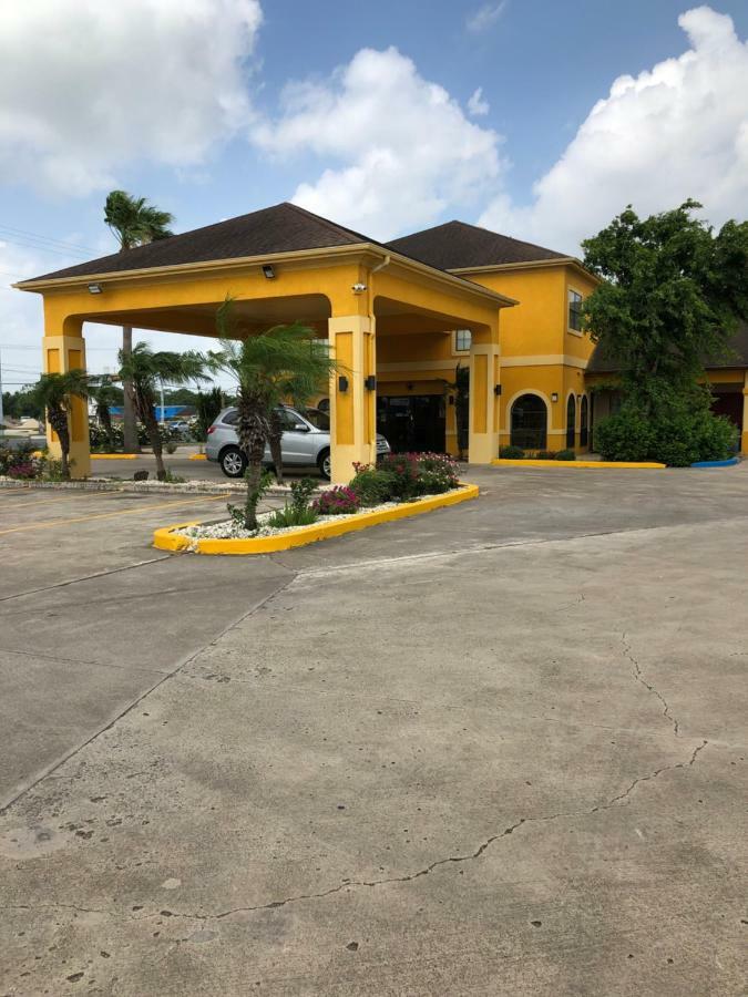 Los Fresnos Inn And Suites Exterior photo