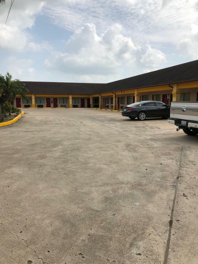 Los Fresnos Inn And Suites Exterior photo